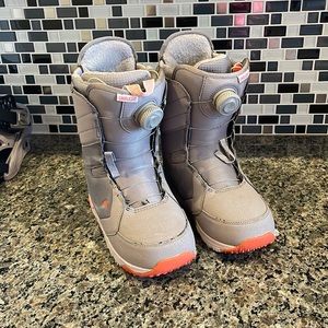 Burton Women’s snowboarding boots